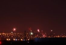 У Вінниці містяни відзначили новий 2021 рік гучними салютами та феєрверками. Фоторепортаж