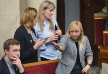 Вінницька парламентарка розповіла як безуспішно намагалась записати матір на вакцинацію