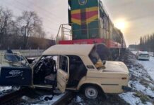 У Вінницькому районі пасажирський потяг зіштовхнувся з автомобілем