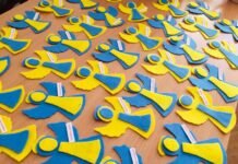Солодощі, флешмоби та обереги, як вінницькі школярі вітають захисників та захисниць України