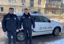 На Вінниччині патрульні врятували підлітка, який намагався стрибнути з мосту. Відео