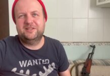 Віктор Бронюк привітав українських жінок зі святом весни і заспівав нову пісню