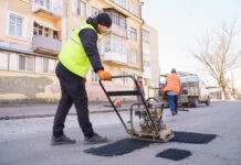 У Вінниці триває поточний ремонт доріг з використанням рециклерів