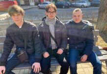 У Вінниці студенти прибрали літнім людям підвал для укриття під час повітряної тривоги