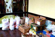 У Вінниці вимушені переселенці отримують набори допомоги