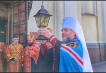 У Вінницю доставили благодатний вогонь з Єрусаліму, його підтримуватимуть до Вознесіння