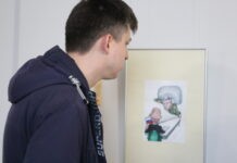 У Вінниці триває персональна виставка сатиричних, гротескних робіт про війну Олександра Никитюка «Капрічос 2022». Фоторепортаж