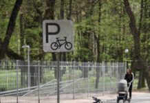 У Вінниці в центральному парку навели лад на території та перевірили атракціони. ФОТО