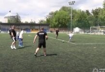 У Вінниці поліцейські зіграли у футбол з дітьми переселенцями. Відео