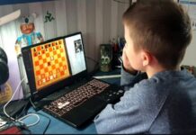 У Вінниці дітей запрошують на заняття у шахово-шашковий клуб