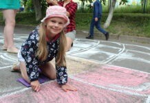 У Вінниці відбулась мистецька акція «Берег єднання». Відео