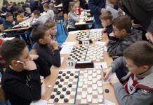 У Вінниці дітей запрошують на безкоштовне навчання в шахову школу