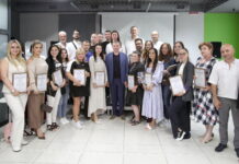 Вінницьких волонтерів відзначили подяками від міської ради