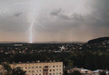 Сьогодні у Вінниці очікується гроза, град та шквали