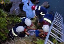 На Вінниччині чоловік впав зі скелі, діставали рятувальники