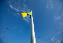 У Вінниці відбулось урочисте підняття найбільшого в області Прапора України