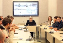 У Вінниці з родинами загиблих під час ракетного теракту обговорили створення місця пам’яті на площі Перемоги