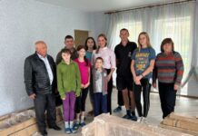 Родина з прийомними дітьми знайшла прихисток на Вінниччині