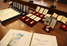 Вінничан які воюють та працюють в тилу відзначили державними нагородами