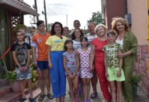 Дві родини, які виховують прийомних дітей у Жмеринці отримали допомогу та розповіли про своє життя