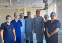 Вінницькі лікарі провели складну операцію, якою онлайн керував професор із США