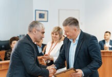 У Вінниці до Дня захисників та захисниць України військовий отримав сертифікат на купівлю автомобіля