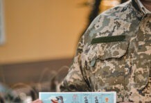 У Вінниці відбулось спецпогашення поштової марки з «бойовим гусаком-льотчиком»