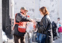 Вінничани в складних життєвих обставинах, отримали гуманітарну допомогу від волонтерської місії «Карітас-Спес-Вінниця»