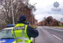 На Вінниччині поліцейські з TruCAМ контролюють швидкість на дорогах М-30 та М-21