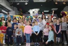 У Вінниці для дітей з Маріуполя провели свято з казковими героями, іграми та подарунками