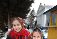 У Вінниці відбувся флешмоб для дітей з багатодітних родин до Дня української хустки