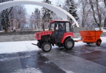 У Вінниці 41 одиниця спецтехніки прибирає вулиці та дороги від снігу