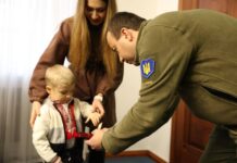 У Вінниці вручили орден «За мужність» ІІІ ступеня вдові та сину майора Максима Слободянюка