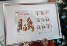 У Вінниці напередодні Різдва погасили нову марку серії «Бойові гусаки» — «З Різдвом, незламні!»