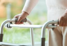 У Вінниці можна взяти на прокат ходунки, візки та ортопедичні ліжка