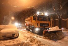 У Вінниці просять не паркуватись на узбіччях, щоб не заважати снігоприбиральній техніці