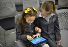 Вінницькі школярі зможуть вивчати математику, мову та літературу в додатку — «Вивчаю – не чекаю»