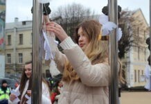 Ангели пам’яті та покладання квітів. У Вінниці вшановують пам’ять Героїв Небесної Сотні. Фото