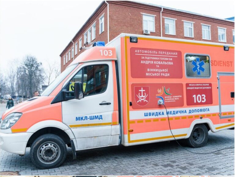 Вінницькі підприємці обладнали стоматологічний кабінет на колесах для військових на передовій