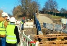 В одному з районів Вінниці замість чавунних і сталевих труб прокладають поліетиленові Заміна труб