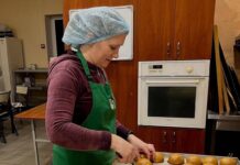 Баптистська церква з Вінниці відправила бійцям уже понад три тонни домашньої випічки