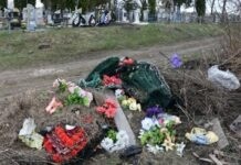 Життя без пластику: вінничан закликають не приносити на цвинтарі штучні квіти пластикові вироби