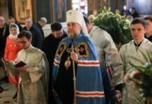 У Вінниці у кафедральному соборі Митрополит Симеон звершив святкове богослужіння у Великодню ніч митрополит Вінницький і Барський Симеон