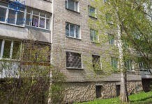 У Вінниці маленька дитина випала з вікна 6-го поверху дівчинка випала з вікна