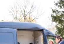 Лікарі медичних мобільних бригад консультували мешканців Оратівської громади медики мобільної бригади