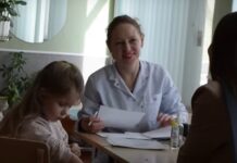 Лікарі «Охматдиту» обстежили майже тисячу дітей в Ладижині. Відео