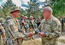 «За службу та звитягу ІІІ ступеня»: бійців тероборони з Вінниччини нагородили нагрудними знаками Бійці тероборони