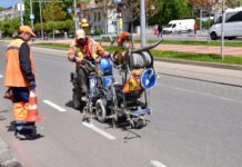 Вінницькі комунальники відновлюють розмітку на дорогах та тротуарах міста відновлення дорожньої розмітки