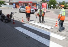 У Вінниці працюють бригади, які відновлюють дорожню розмітку сезонне оновлення дорожньої розмітки