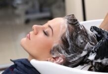 5 помилок під час миття голови, які призводять до пошкодження волосся неправильному митті голови